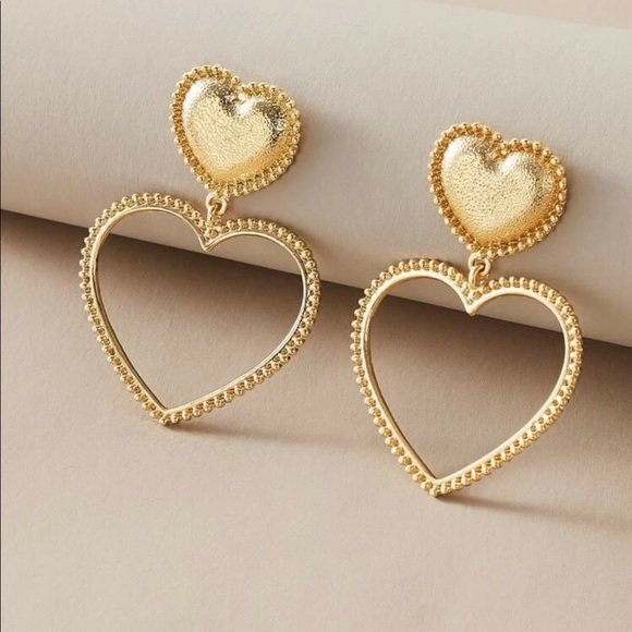 NEW Very Pretty Gold Heart Drop Earrings - Picture 2 of 2
